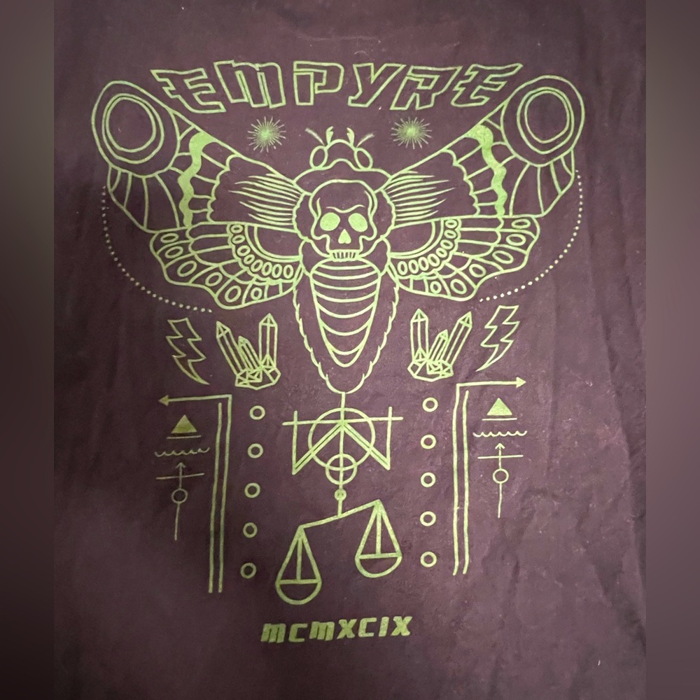 Small graphic T